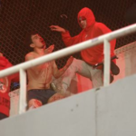 Divocina na tribunach otrasne zabery a mrtvi