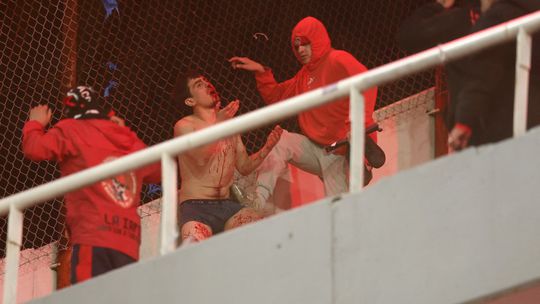 Divocina na tribunach otrasne zabery a mrtvi