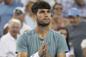 Koniec uz za 23 minut trofej pre Alcaraza