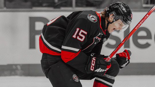 Na drafte neuspel predsa dostane sancu o NHL