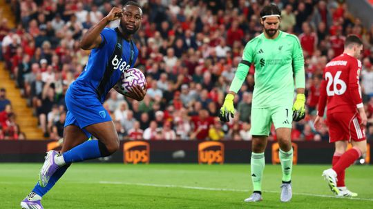 Rasista na vozicku v drese Liverpoolu Oslava Premier League sa zmenila na hanbu
