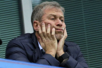 Anglicky gigant v problemoch Chelsea celi 74 obvineniam z ery Abramovica