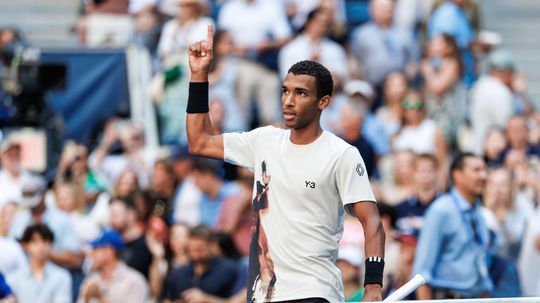 Auger Aliassime porazil de Minaura a postupil do semifinale