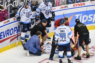 Drahocenna vyhra Petrovskeho caka operacia a zraneneho spoluhraca odviezli na sal