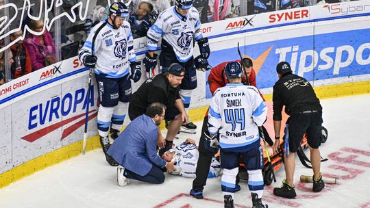 Drahocenna vyhra Petrovskeho caka operacia a zraneneho spoluhraca odviezli na sal