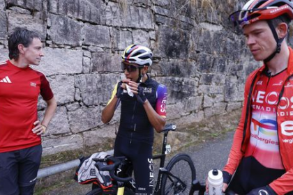 Hlavne slovo na Vuelte opat patrilo aktivistom s vlajkami Palestiny Skratenu 16 etapu ovladol Bernal