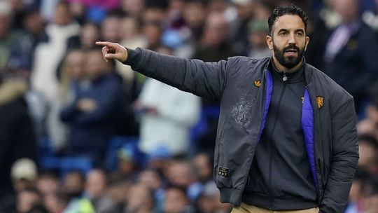 Manchester United krvaca Prepusa stovky zamestnancov ale na Amorimov vyhadzov si zatial netrufa