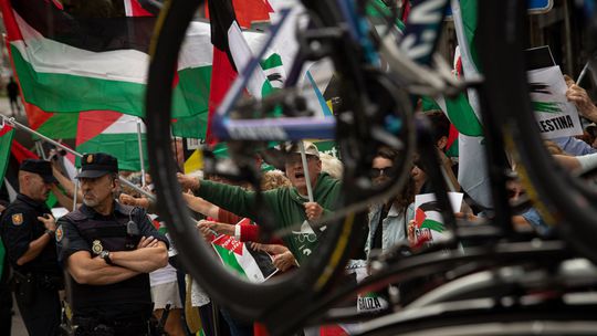 Odstrania vsetko co obsahuje slovo Izrael