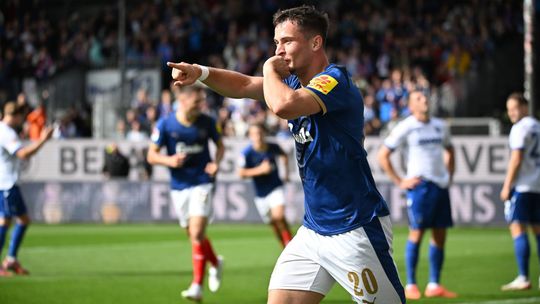 Pripomenul sa Calzonovi Kapralik sa uviedol v Nemecku delovka z uhla prekvapila brankara