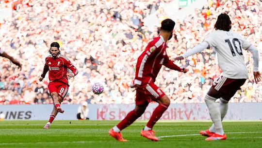 Slager na Anfield Road rozhodol skvely gol Szoboszlaia