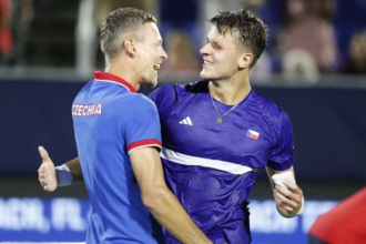 Stvrtfinalove dvojice Davisovho pohara su zname