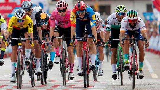 Vuelta sa blizi do finale Vitazom 17 etapy je Talian Pellizzari