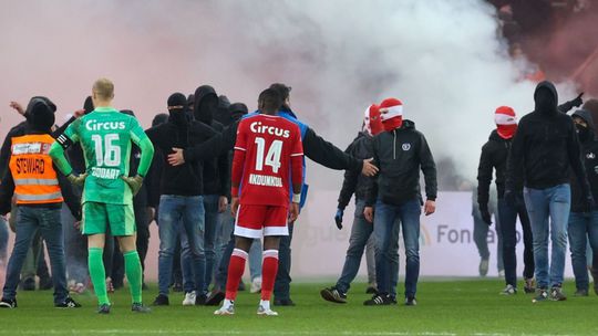 A dost Rozhodca sa s fanusikmi nemaznal