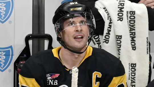 Historicky vecer fenomenalneho Crosbyho Veteran dosiahol milnik ako deviaty hrac NHL