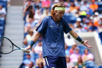 Hladky postup pre Sinnera a de Minaura Rublov sa luci so Sanghajom nezvladol rolu favorita proti Japoncovi