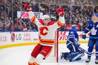 Honzek po prvom gole v NHL pochyboval o sebe