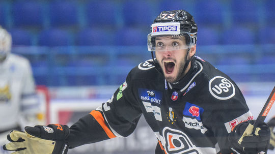 Hviezdy sa bez robotnikov ulievali a bolo im odpustene Slafkovsky Doucill som ho zopar tahov aby v NHL uspel