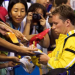 Ked slavny muz s modrymi ocami otvoril Ikea prislo 120 tisic ludi