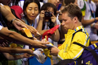 Ked slavny muz s modrymi ocami otvoril Ikea prislo 120 tisic ludi