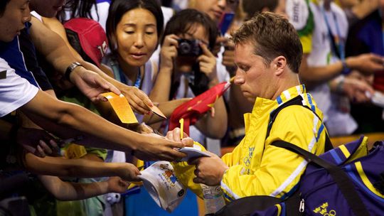 Ked slavny muz s modrymi ocami otvoril Ikea prislo 120 tisic ludi