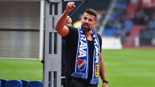 Provokater s hviezdnym menom Exreprezentant Baros ukazal Spartanom zadok a hecoval domacich