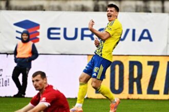 Slovensky obranca skoroval v ceskej lige remiza s Pardubicami