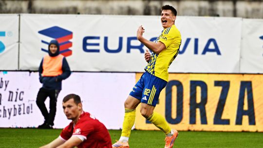 Slovensky obranca skoroval v ceskej lige remiza s Pardubicami