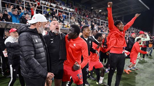 Takych srdciarov chceme v klube Kouc zo Slavie po derby prial smrt Sparte fanusikovia sa vyzbierali na pokutu