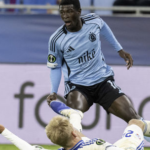 Tazky zapas na Tehelnom poli Presne to som cakal vravel trener Strasburgu Keby si Slovan nedal vlastny gol tak
