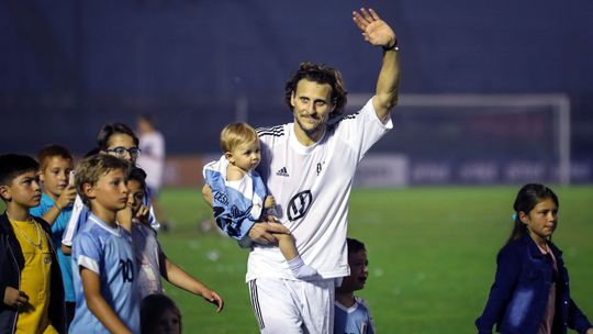 Tri zlomene rebra prepichnute pluca Najlepsi hrac 2010 v nemocnici