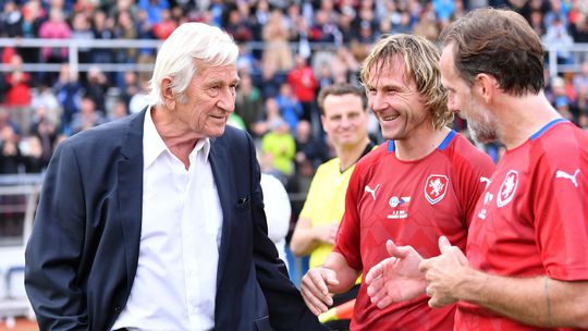 Co nevie pocitat Cesi hladaju noveho trenera Nedveda skritizoval byvaly spoluhrac