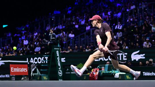 Dalsie prekvapenie v Parizi Nemec Altmaier poslal domov nasadenu osmicku Hladky postup pre Sinnera