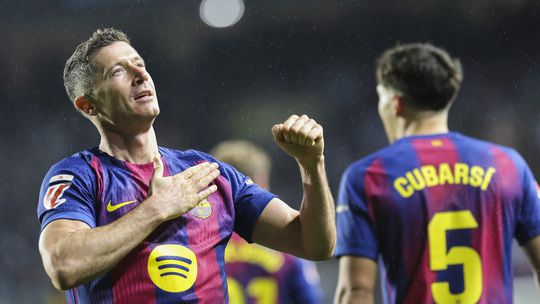 Historka ktora vyvola rozruch Lewandowski celil bizarnej poziadavke Barcelony