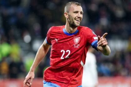 Konflikt ceskych hviezd s fanusikmi Kapitan Soucek vysvetloval arogantne gesto voci kotlu