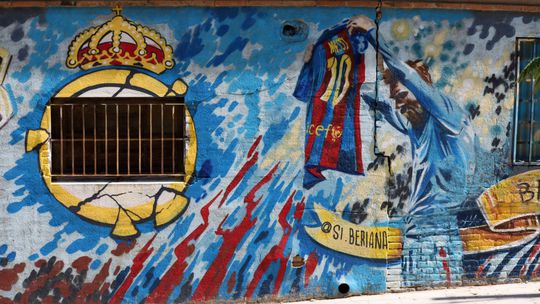 Messi ziskal ocenenie za hraca 21 storocia od Barcelony Prezradil preco v Katalansku neukoncil karieru