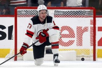 Nemec si 100 vystupenie v NHL pokazil uvodnym zavahanim Calgary s Honzekom zastavilo seriu prehier