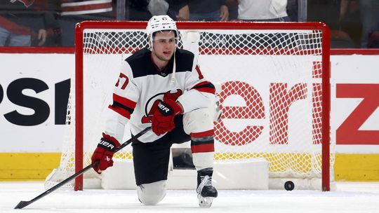 Nemec si 100 vystupenie v NHL pokazil uvodnym zavahanim Calgary s Honzekom zastavilo seriu prehier