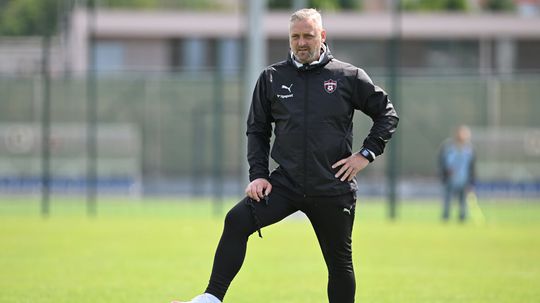 Novinka v stvrtom time futbalovej ligy Trener Scasny skoncil na lavicke Trnavy