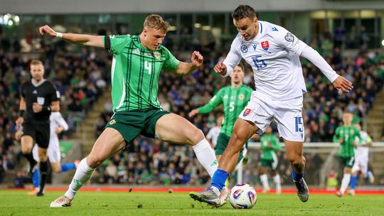 Prehra pred vypredanym Tehelnym polom a triumf na snehu To sme my Slovaci Proti Severnym Irom treba srdce a drinu