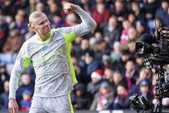 Dvojgolovy Haaland Manchester City prenasleduje Arsenal Aston Villa otocila v Londyne