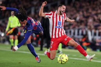 Hancko si v slagri postrazil Yamala vykon Atleticu nestacil Barcelona si dovolila aj zahodenu penaltu