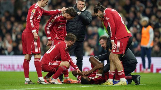 Kouc Liverpoolu po zapase zuril ma zlomenu nohu