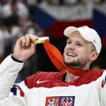 Nechutny incident v ceskej extralige Fanusik napadol majstrovu stareho otca