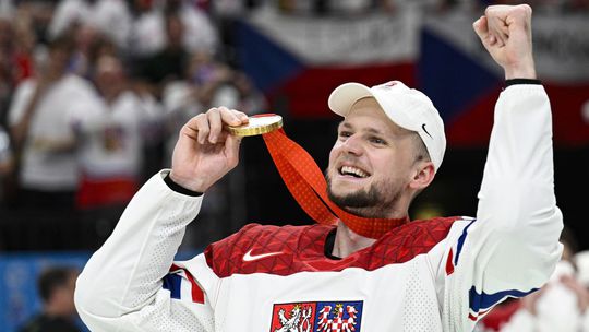 Nechutny incident v ceskej extralige Fanusik napadol majstrovu stareho otca