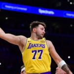 Nestacil ani mohutny bodovy prispevok Doncica Vitazna seria Lakers sa skoncila