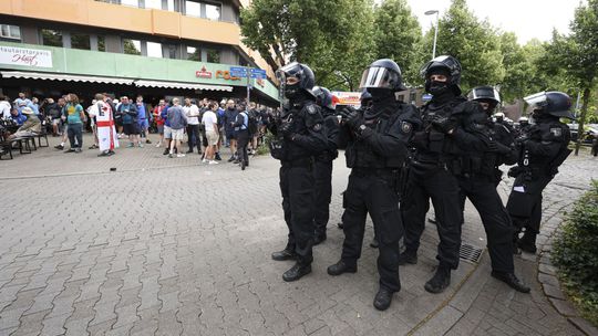 Podvod obrovskych rozmerov za stovky milionov eur Kluby celi problemom policia vykonala razie v najvyssich ligach