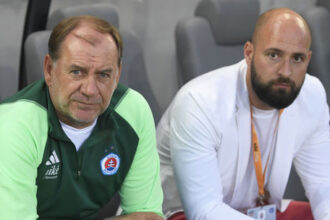 Siahnu na vyplaty Odvolaju trenera Weissa Preradia hracov do B timu Experti analyzuju ako moze vedenie Slovana reagovat na krizu