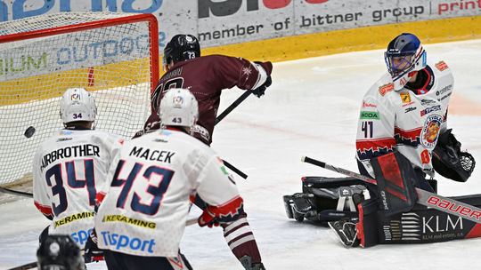 Slovan ledoval Nitra padla po hetriku Bezucha