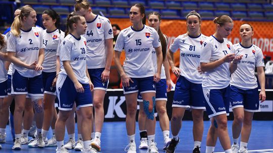 Smolny zapas florbalistiek na MS Prehravali 0 3 napokon padli v predlzeni