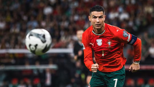 Tento chlap ma 40 rokov Svet sokovalo Ronaldove foto zareagoval aj Elon Musk